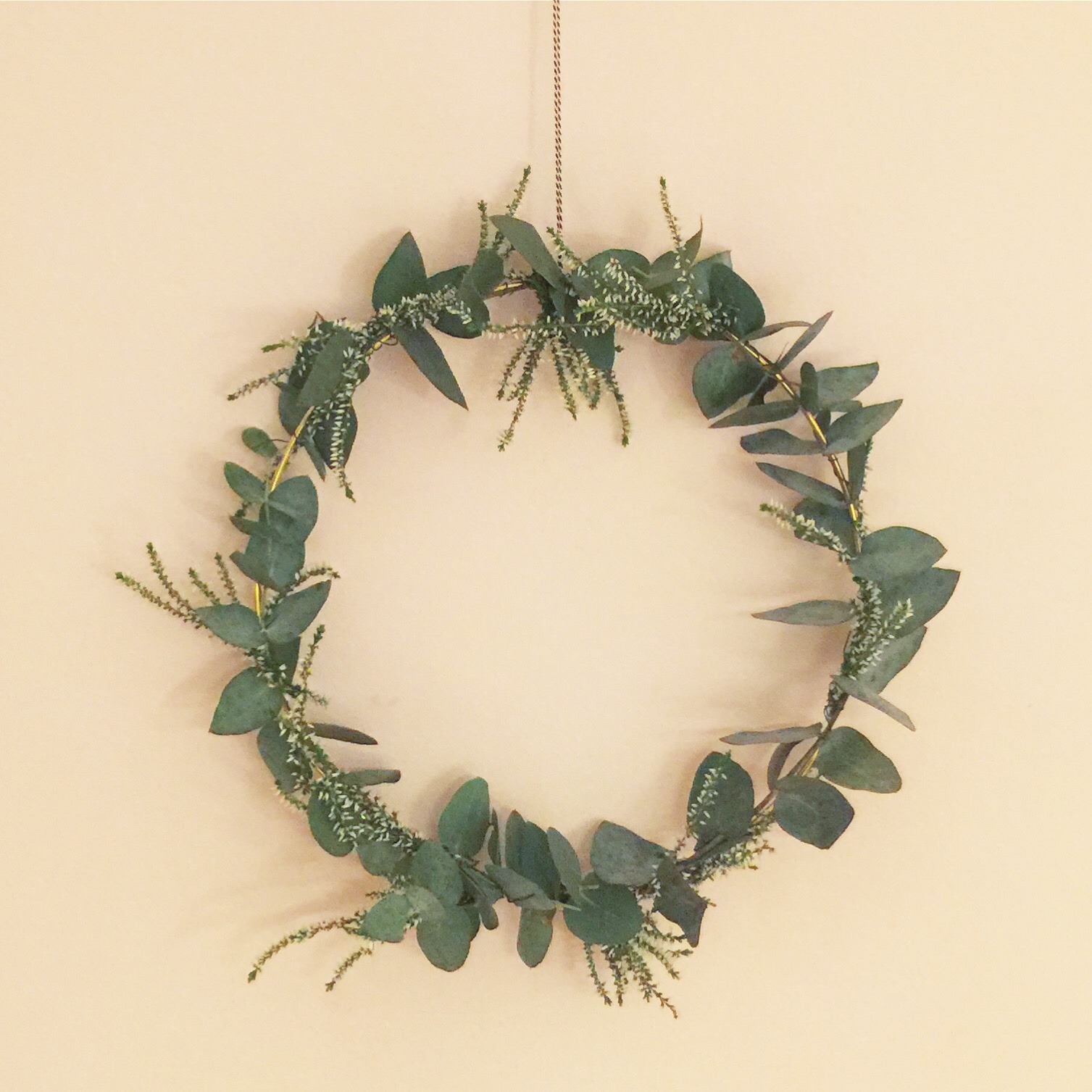 DIY Kränze und Teelichter mit Erika und Eukalyptus