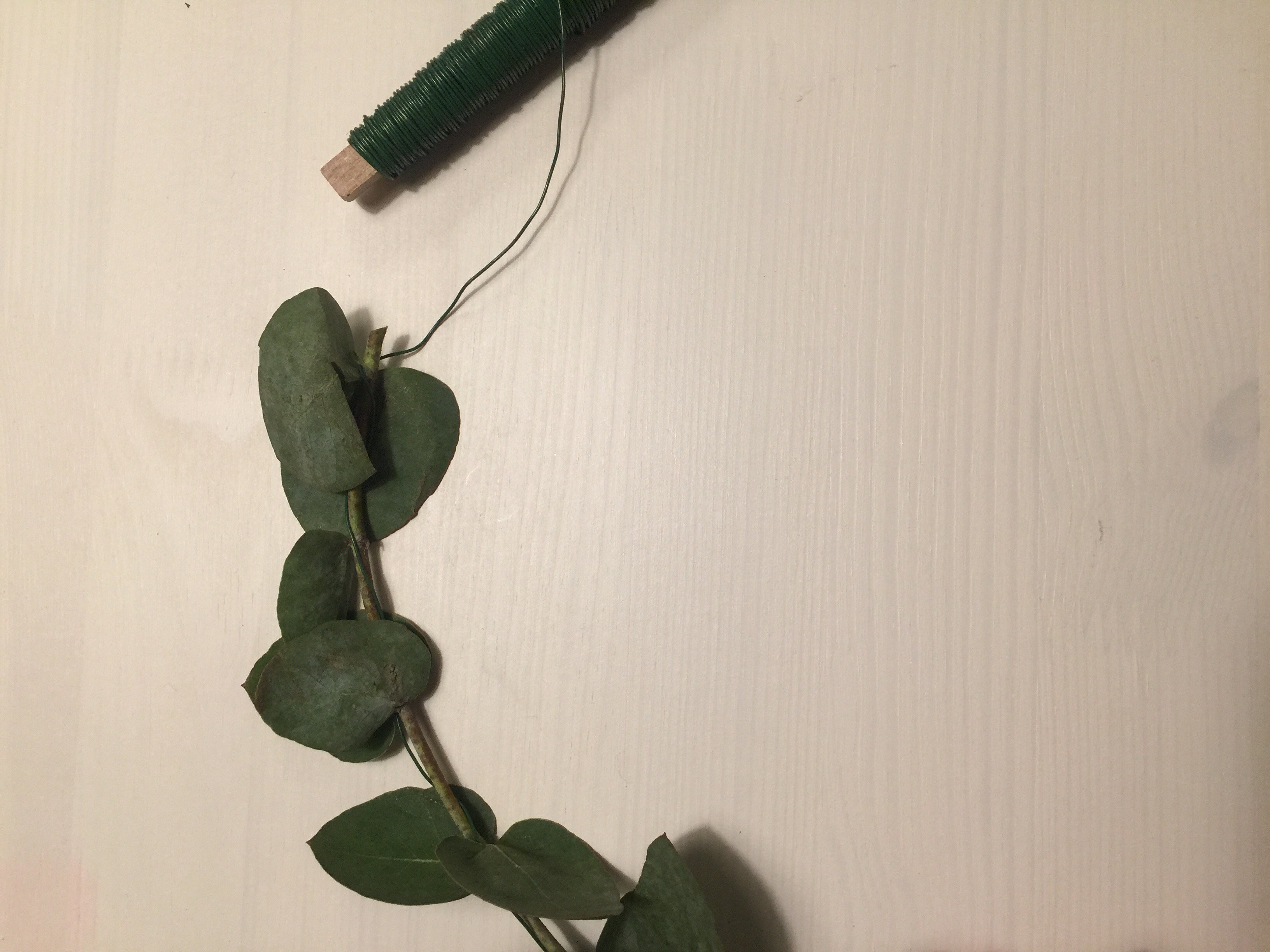 DIY Kränze und Teelichter mit Erika und Eukalyptus