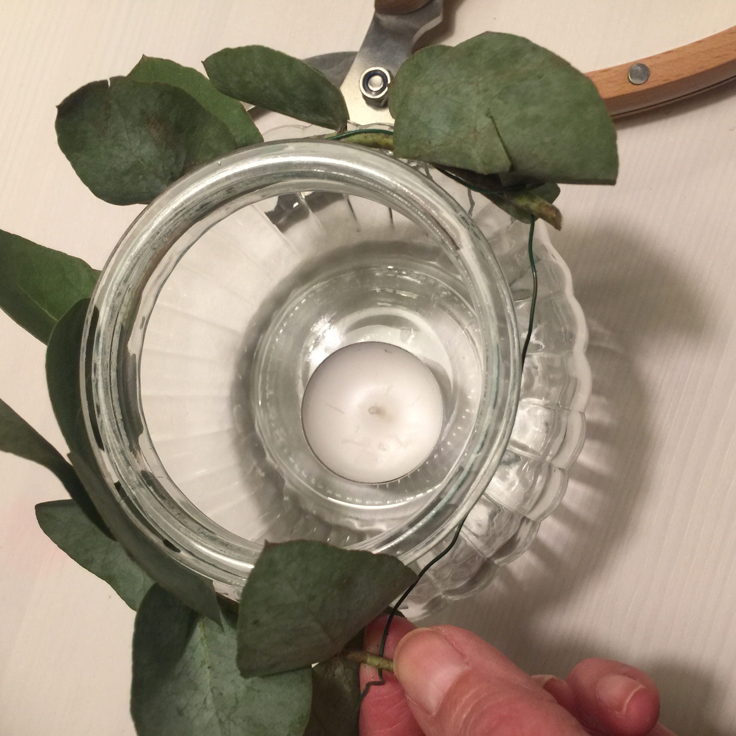 DIY Kränze und Teelichter mit Erika und Eukalyptus