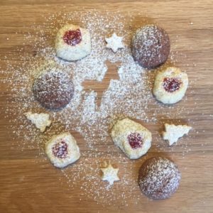 Weihnachtsbäckerei: Nussnougat-Mandelplätzchen und Engelsaugen (vegan)