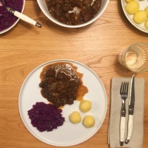 WERBUNG: Gulasch,  Bœuf bourguignon… und ein Gewinnspiel