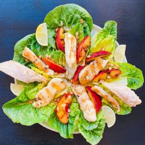 Leckere Rezepte für Baguette und Sommersalate passend zu Weißwein Rezept Salat mit gegrillten Nektarinen und Halloumi