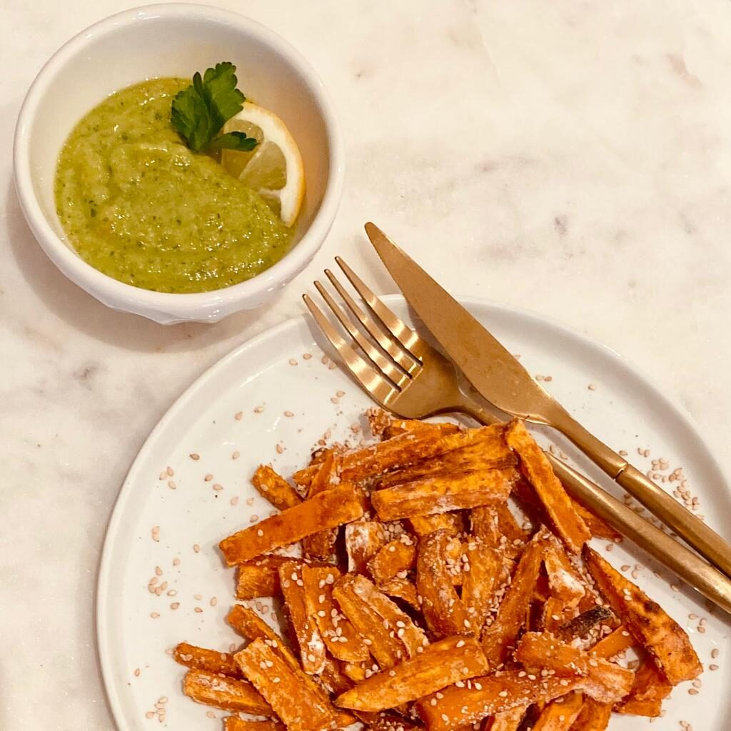 Hummus mit Süßkartoffel Pommes